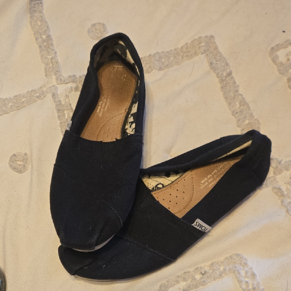 TOMS Women's Black Slip-On Shoes 7